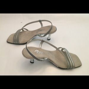 Onex silver heels size 7